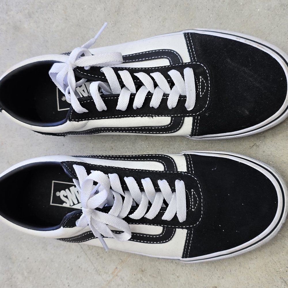 Vans Men's Black and White Sneakers